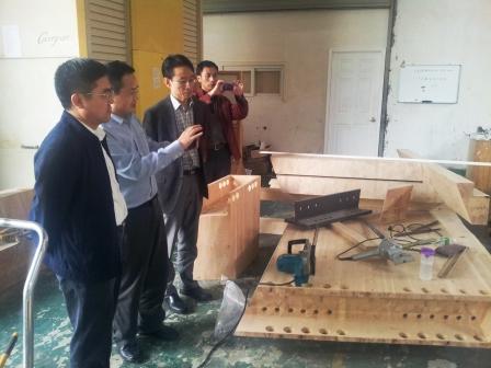 贵州黔东南州州长一行考察木结构企业并与南林洽谈合作